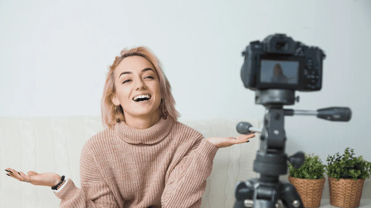 Emprendedora grabando una VSL para su negocio con la guía de Ventia Group